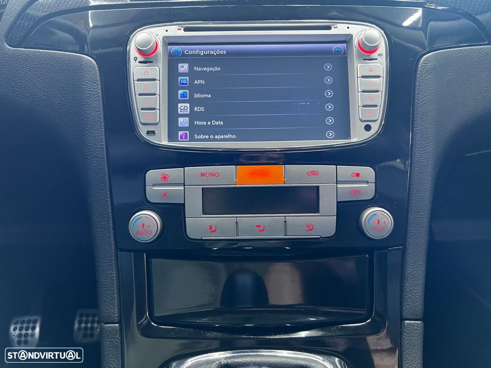 Ford S-Max 2.2 TDCi Titanium 7L - 32