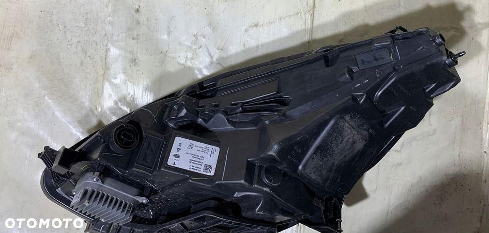 TESLA MODEL Y 3 LIFT LAMPA PRAWA PRZÓD 1514953-00C - 10