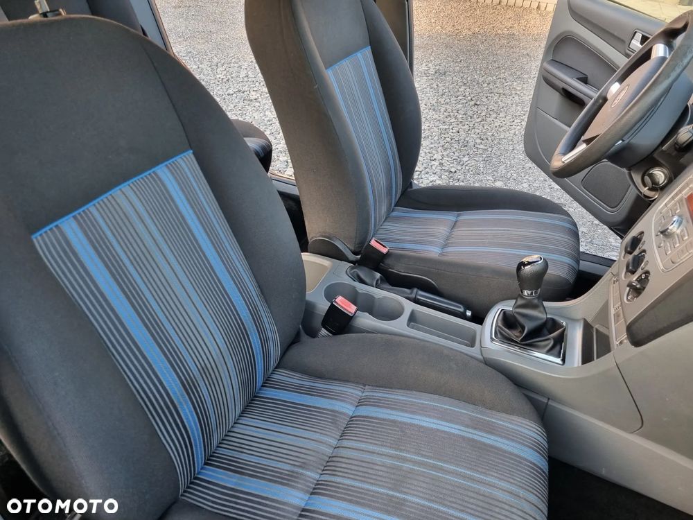 Ford Focus 1.6 16V Style - 11