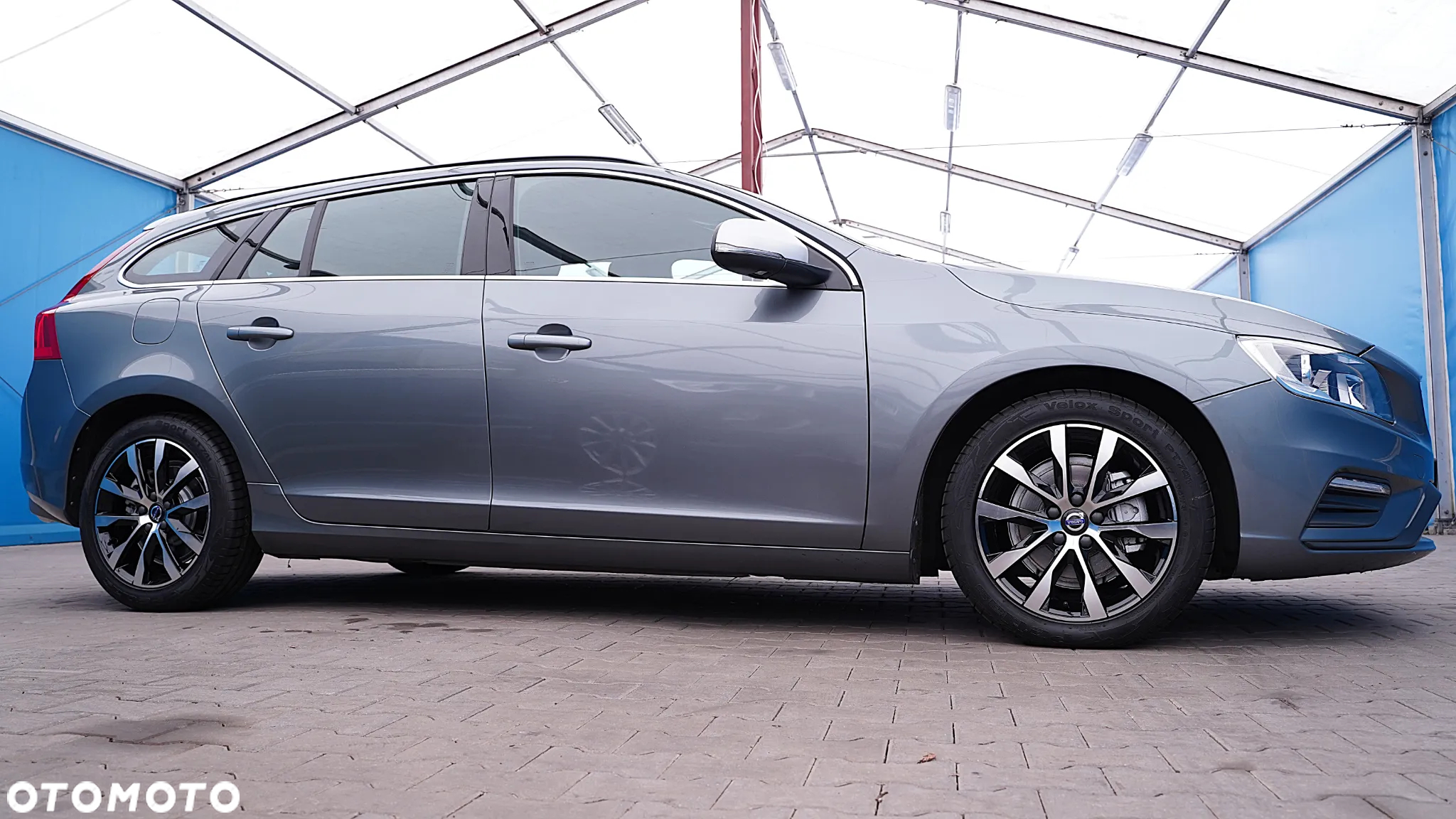 Volvo V60 D3 Drive-E R-Design Momentum - 12