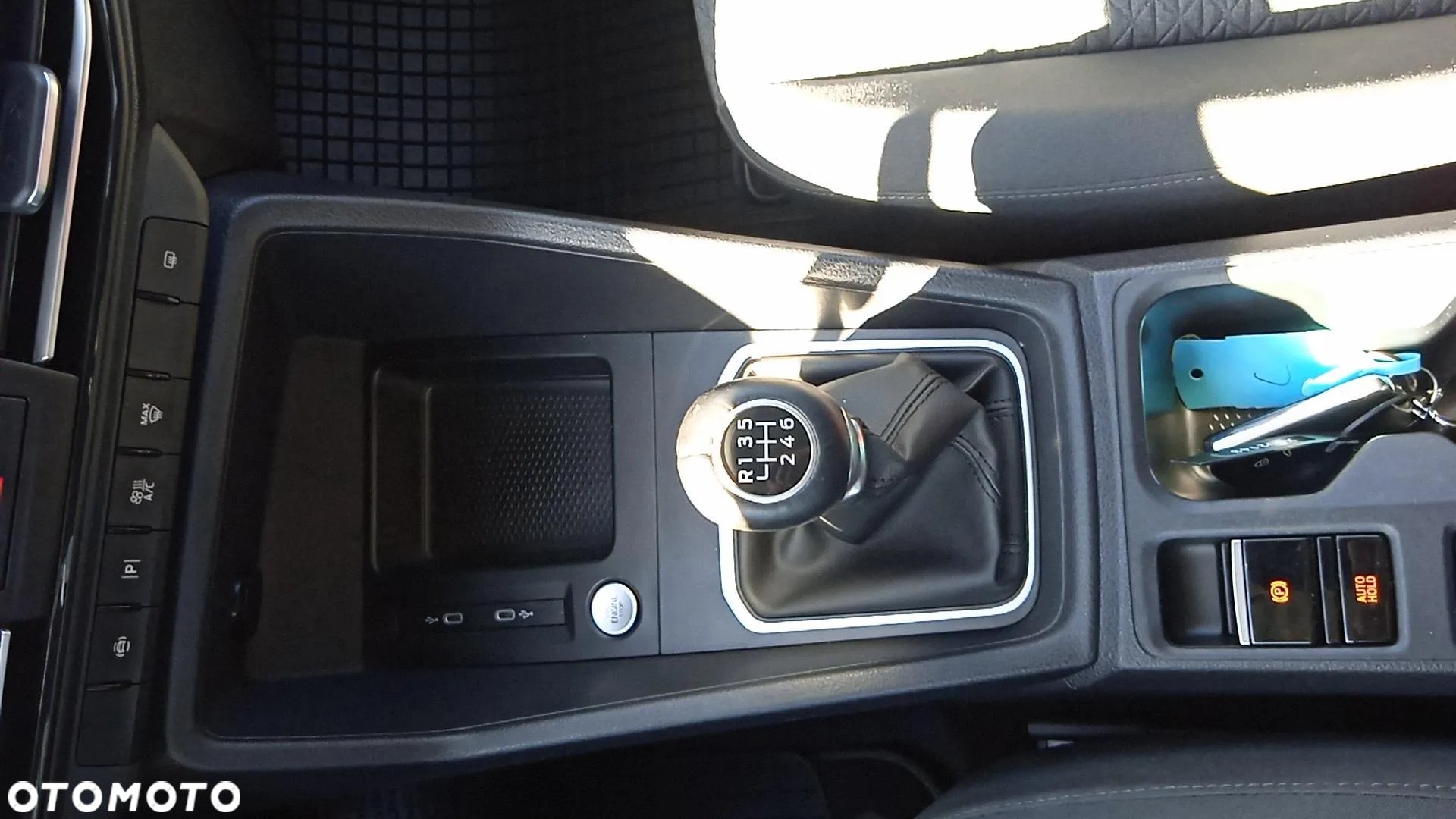Ford Tourneo Connect 2.0 EcoBlue Titanium - 23
