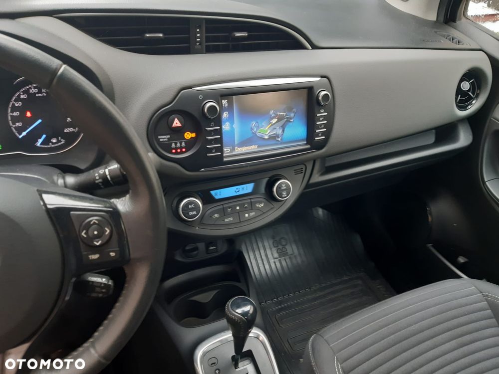 Toyota Yaris Hybrid 100 Premium - 18