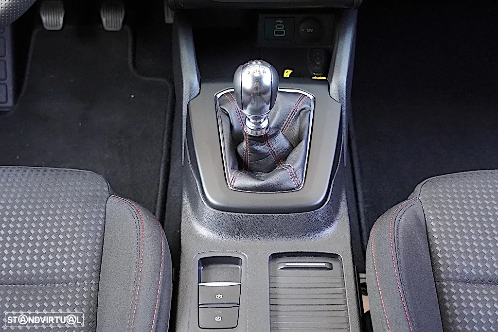 Ford Focus SW 1.0 EcoBoost MHEV ST-Line - 28