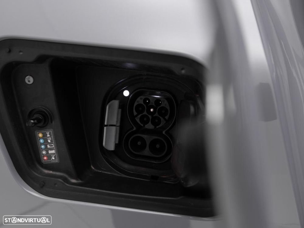 BMW iX2 eDrive20 Pack Desportivo M - 15