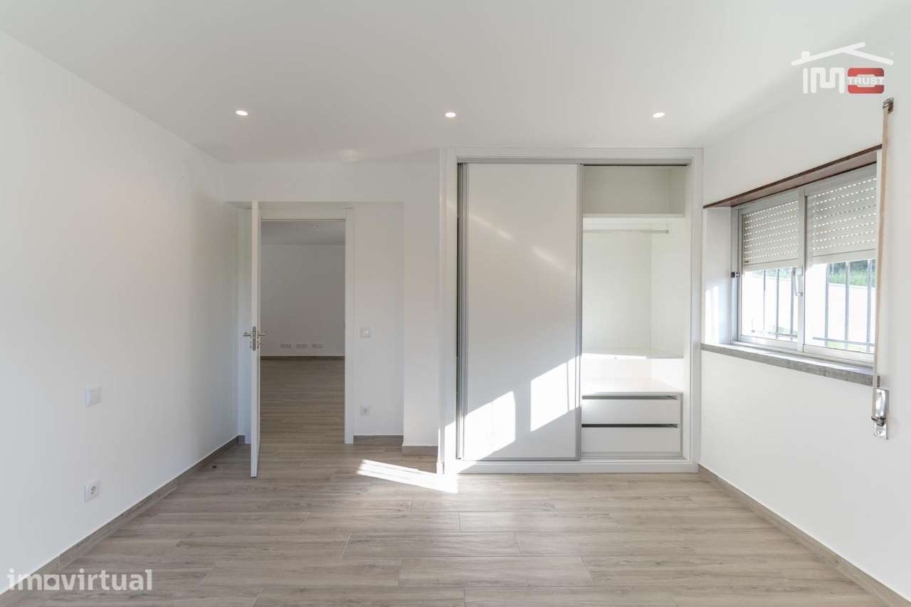 APARTAMENTO T2 NOVO COM COZINHA EQUIPADA NA AVENIDA BEATO NUNO EM F... - Grande imagem: 5/18