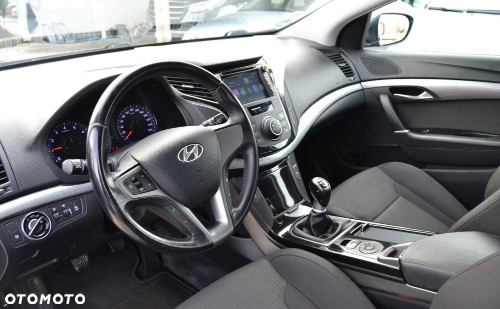 Hyundai i40 Kombi blue 1.6 Trend - 23