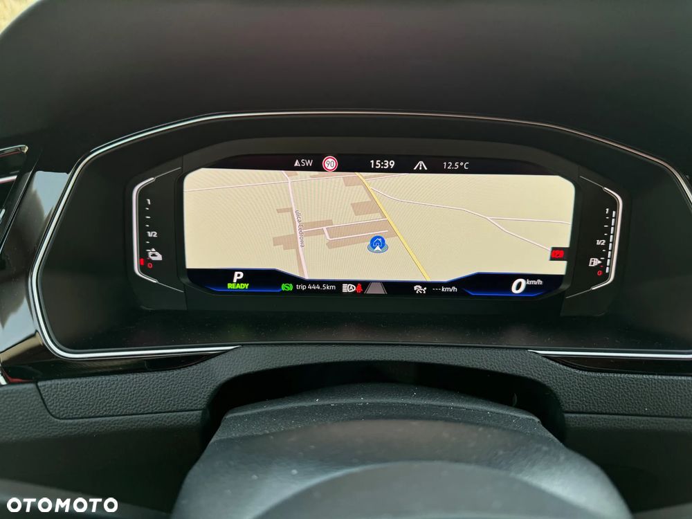 Volkswagen Passat - 21