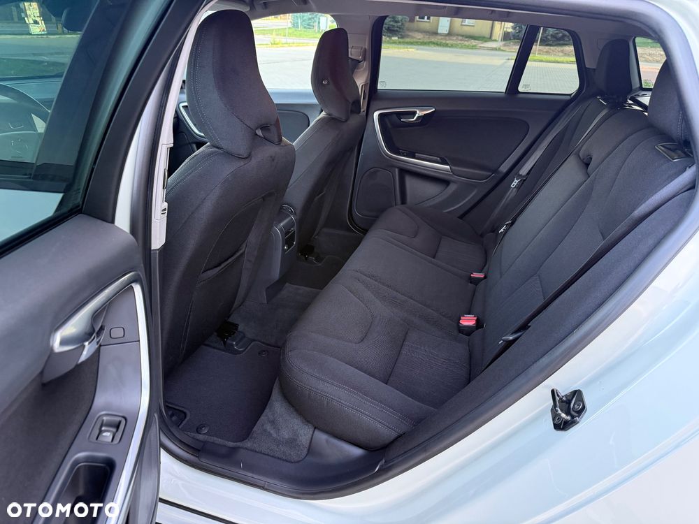 Volvo V60 D3 Momentum - 8
