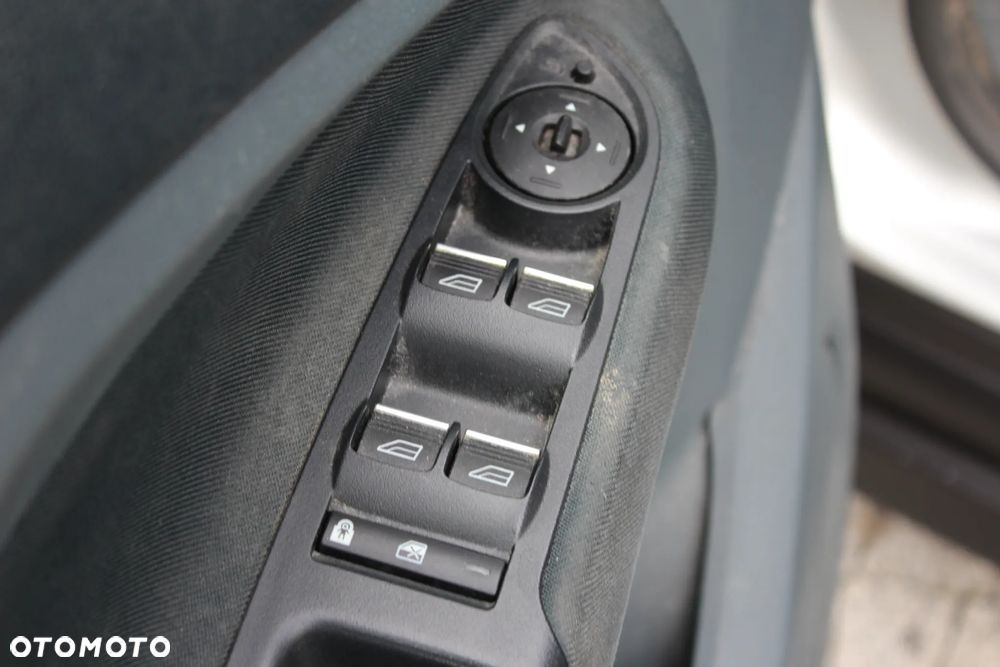 Ford C-MAX 1.6 TDCi Start-Stop-System Champions Edition - 13