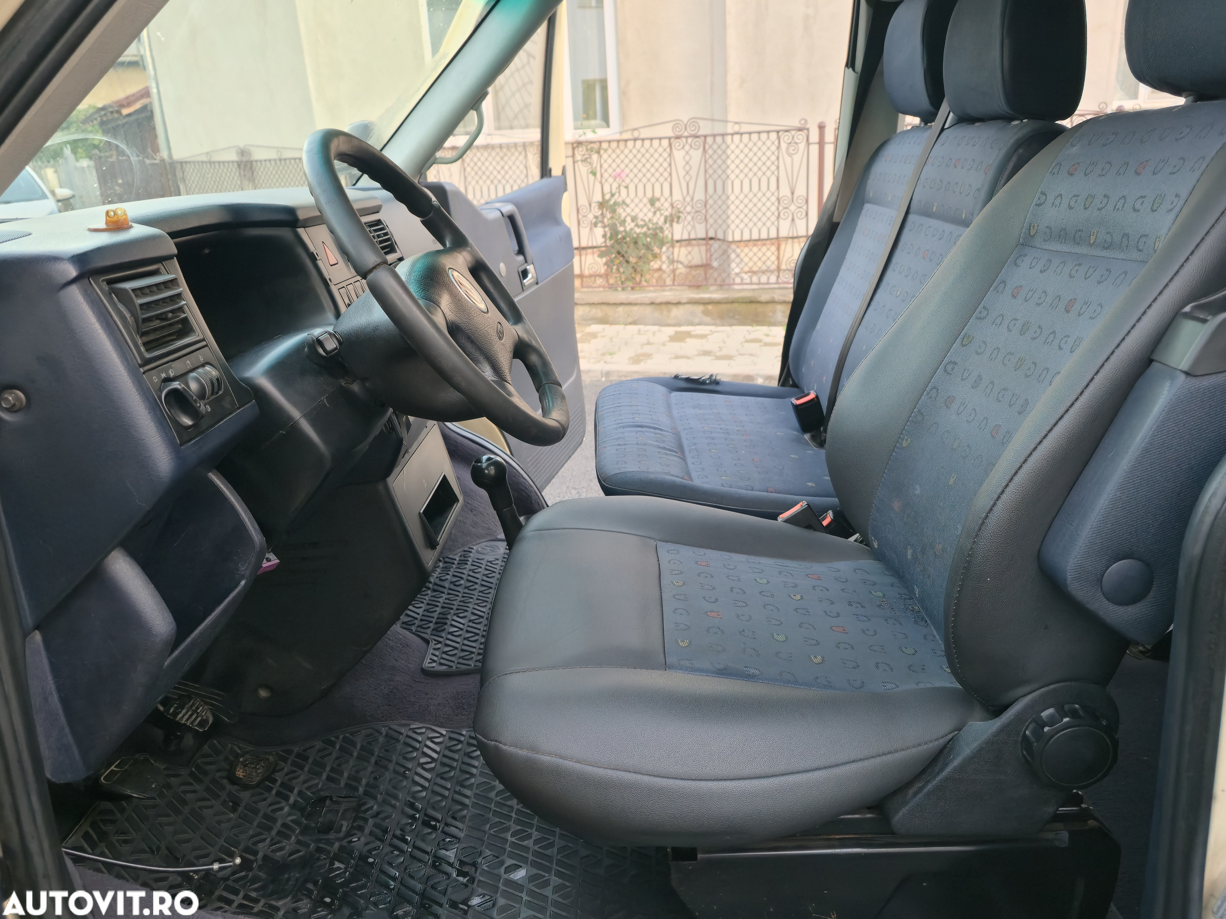 Volkswagen Caravelle - 12