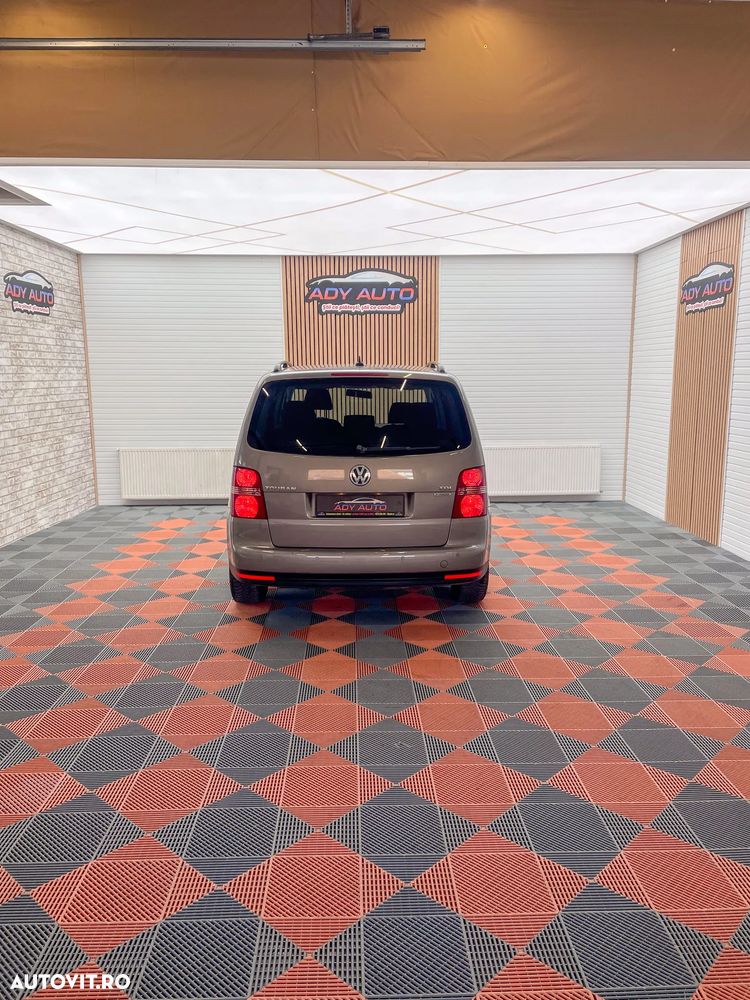 Volkswagen Touran 1.9 TDI DPF Conceptline BlueMotion - 6