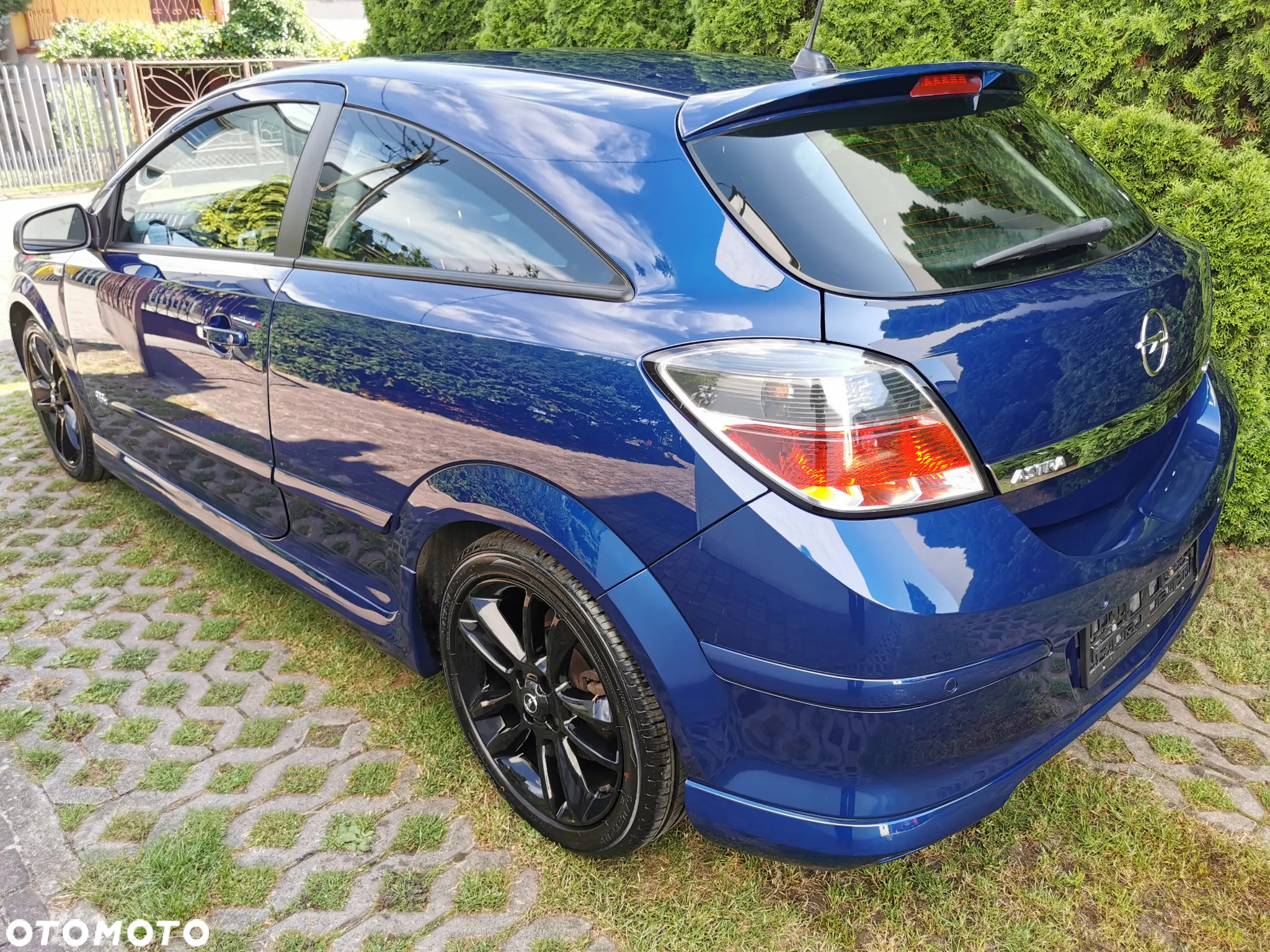 Opel Astra III GTC 1.4 Cosmo - 3