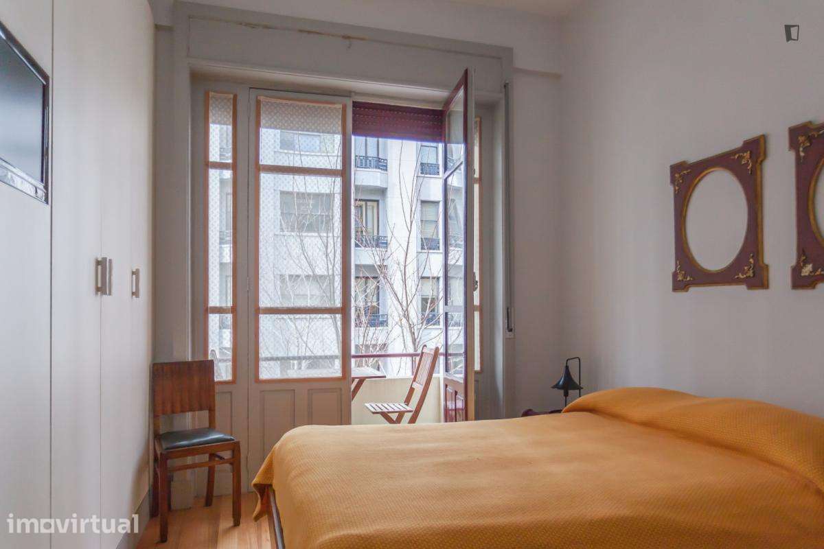 Quarto - localizado em Santo Ildefonso Porto - Grande imagem: 4/19