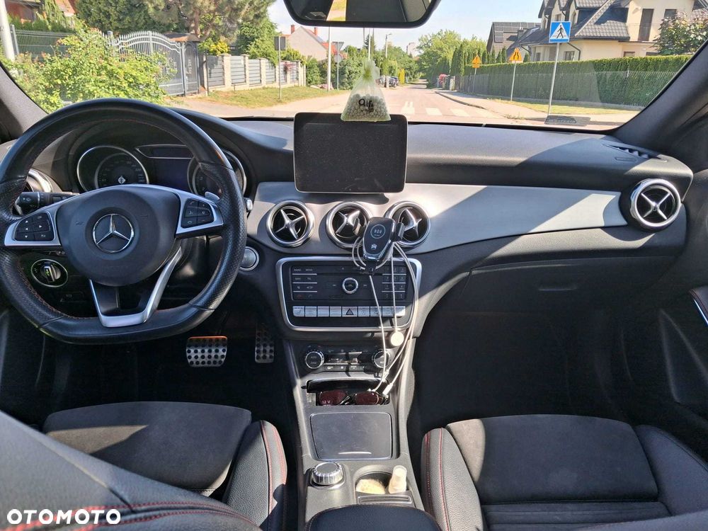 Mercedes-Benz GLA - 8