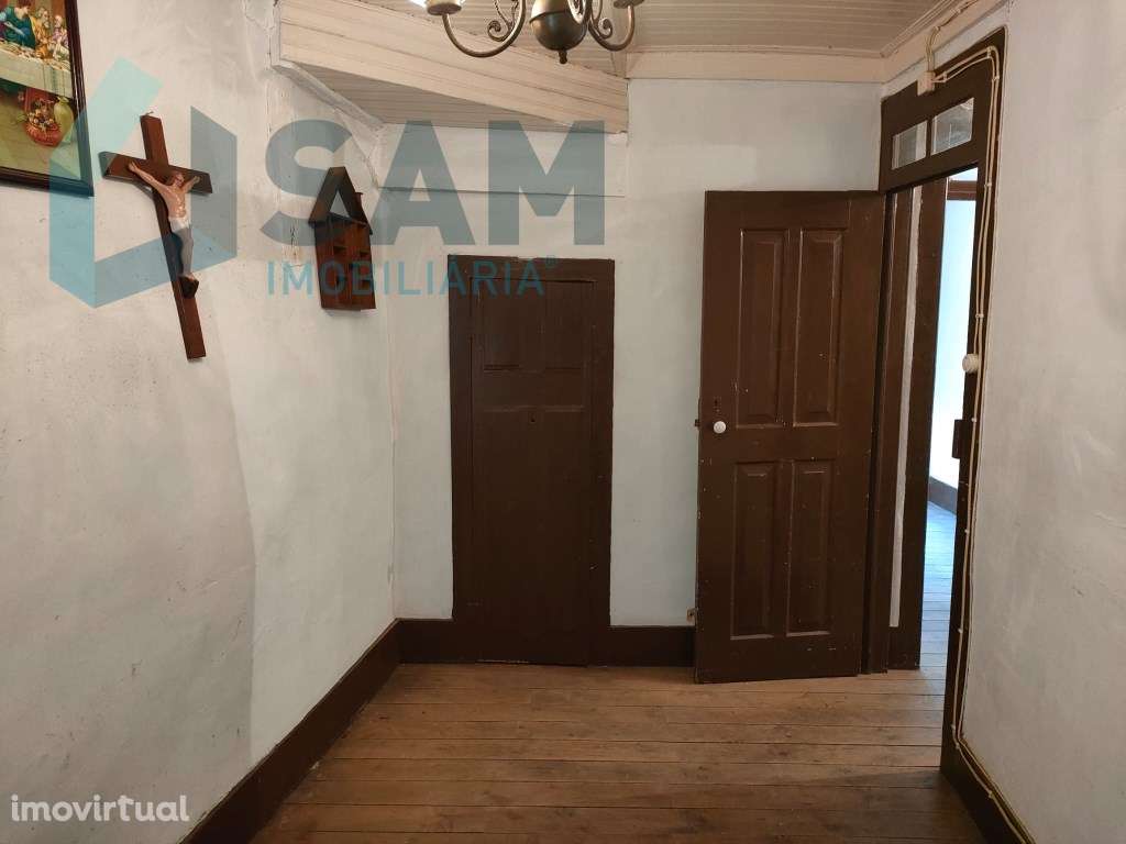 Oportunidade Única para Remodelar no Coração de Gouveia - Grande imagem: 3/35