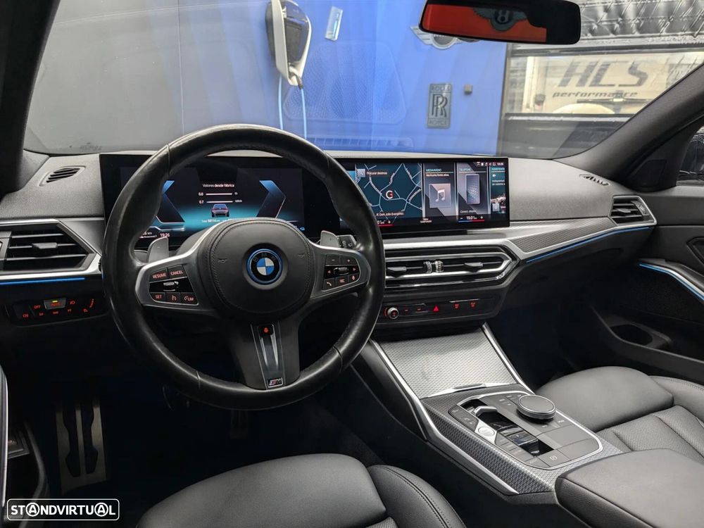 BMW 320 e Pack Desportivo M Auto - 23