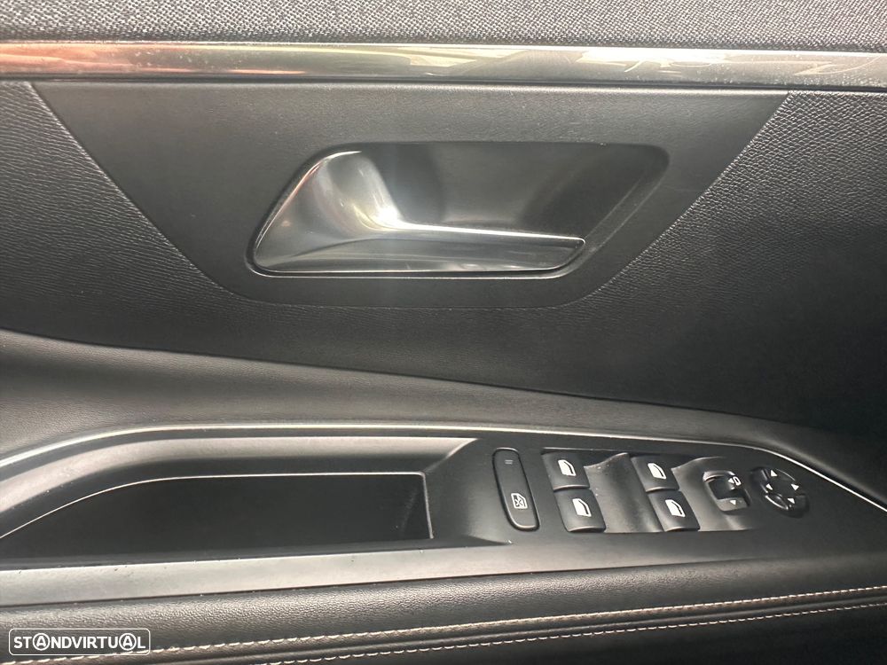 Peugeot 5008 1.5 BlueHDi Allure Pack EAT8 - 18