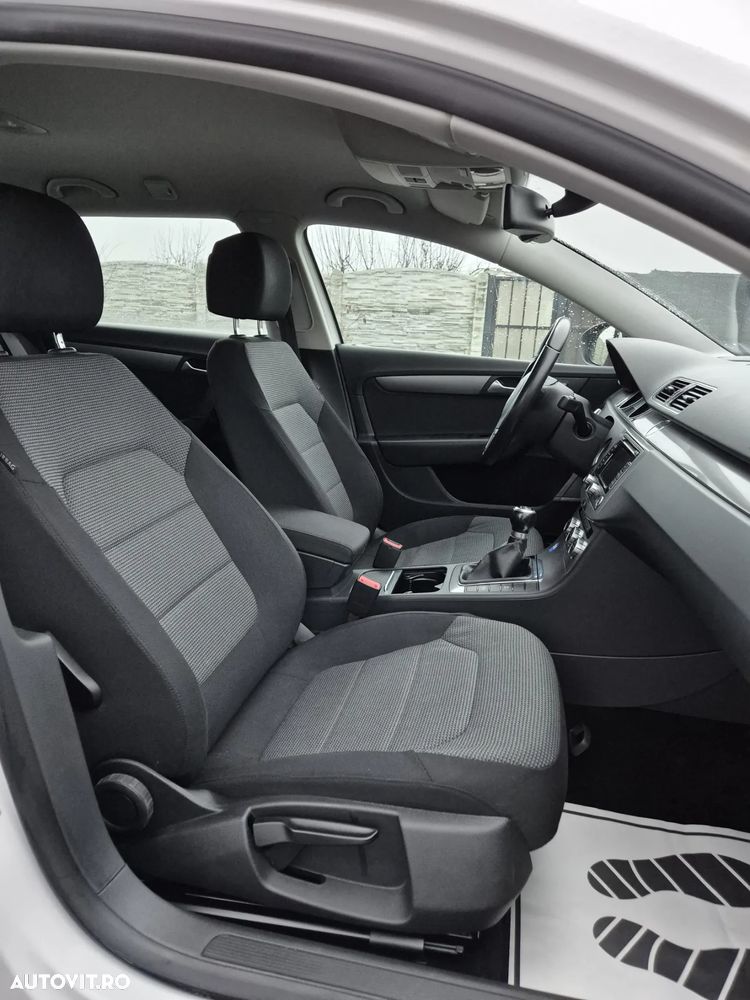 Volkswagen Passat 2.0 TDI BlueMotion Technology DPF Highline - 9