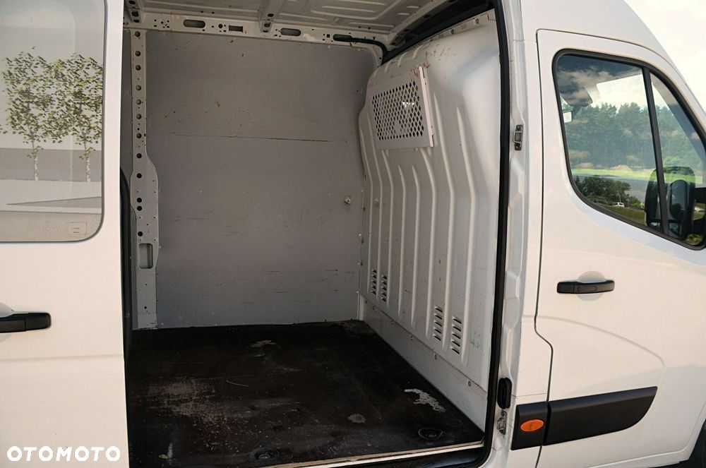 Nissan NV 400 - 12