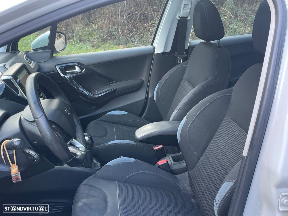 Peugeot 208 1.6 e-HDi Allure - 9