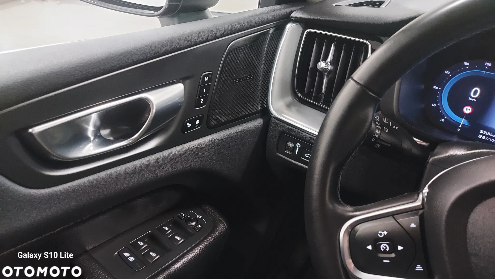 Volvo XC 60 T6 Plug-In Hybrid AWD Inscription - 9