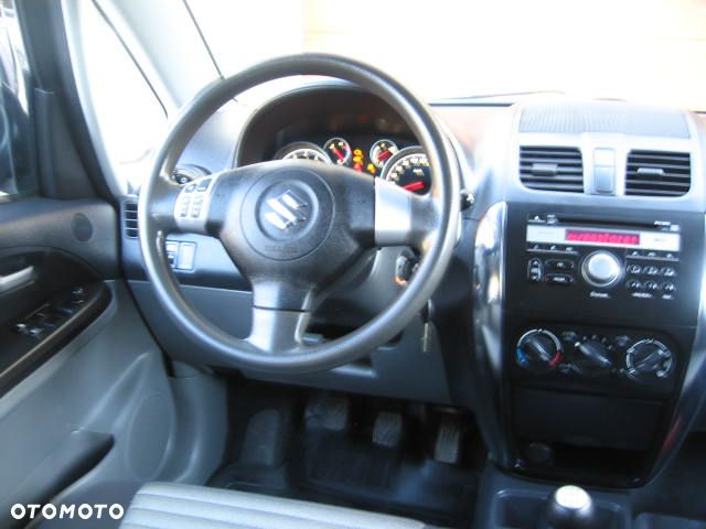 Suzuki SX4 1.6 Comfort Plus 4WD - 13