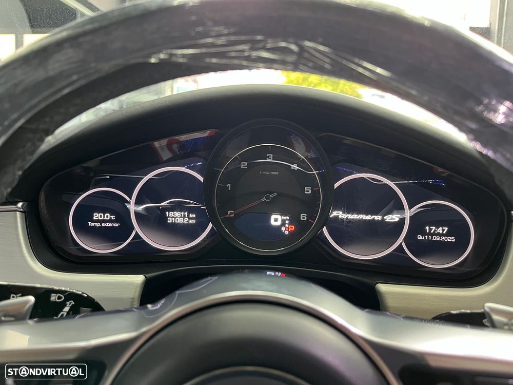 Porsche Panamera 4 S - 11