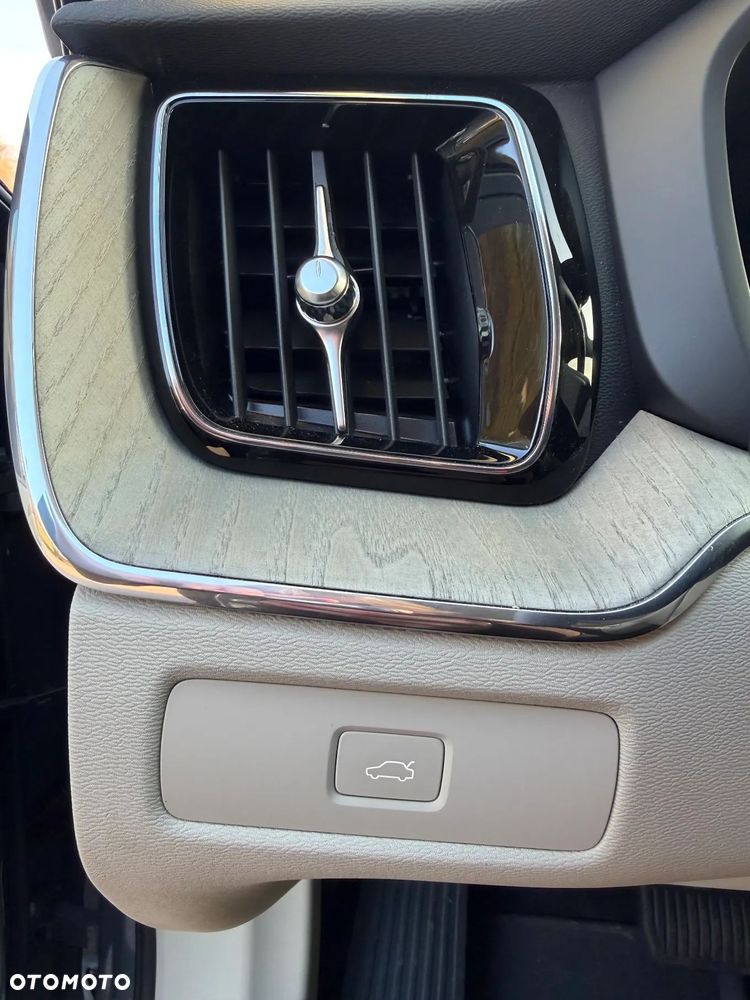 Volvo XC 60 B5 B R-Design - 16