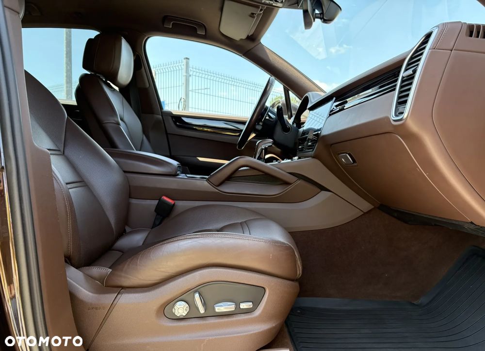 Porsche Cayenne E-Hybrid - 29