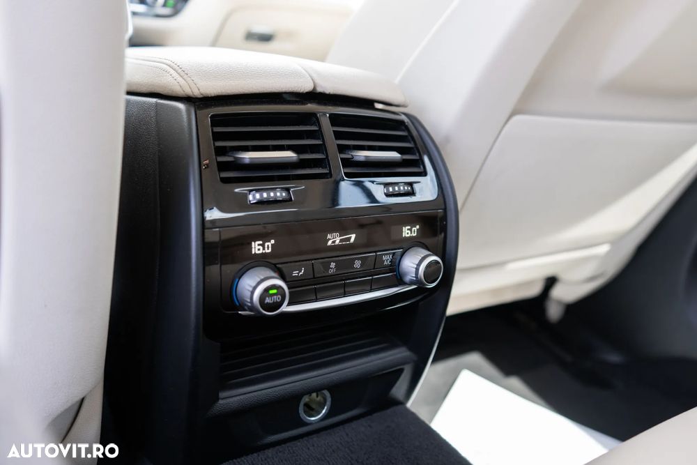 BMW Seria 5 540i xDrive AT - 39
