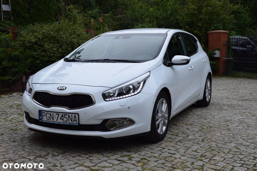 Kia Ceed 1.4 CVVT Dream Team Edition - 1