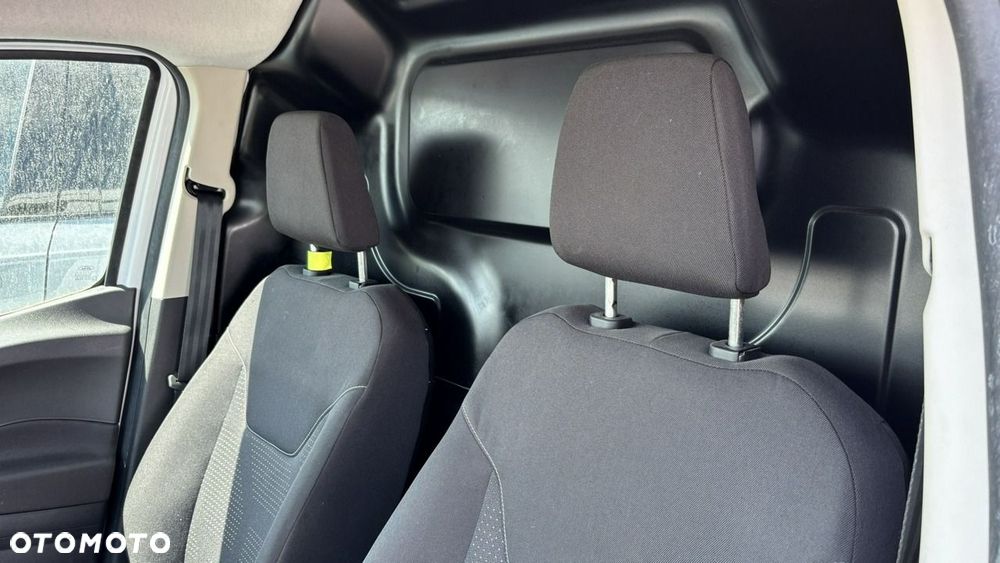 Ford Transit Courier - 11