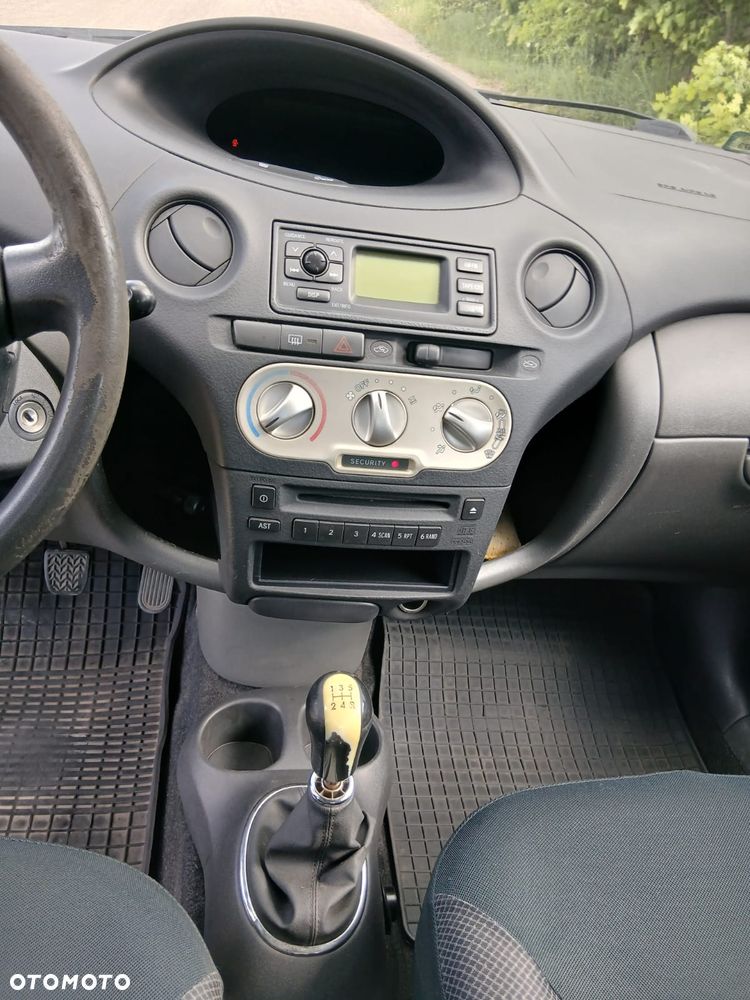 Toyota Yaris 1.0 Terra - 9