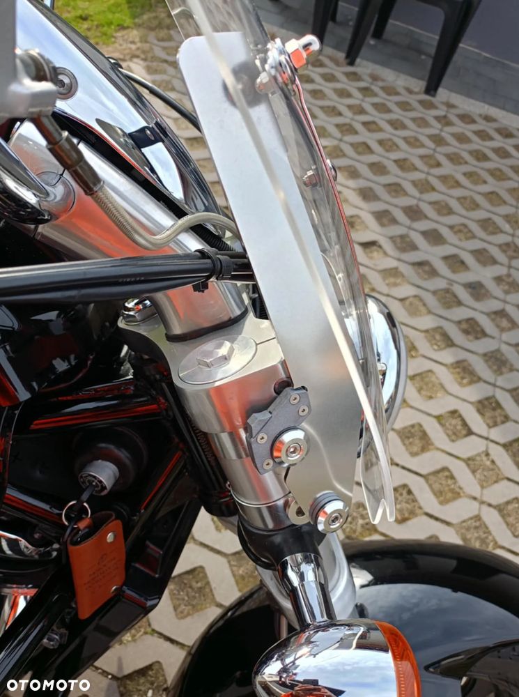 Suzuki Intruder - 14