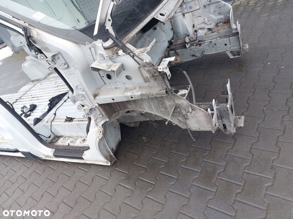 renault trafic iii vivaro b talento 14r> ćwiartka prawa przód - 1