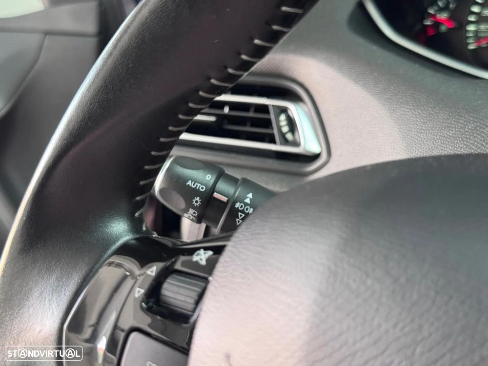 Peugeot 308 SW 1.5 BlueHDi Style - 21