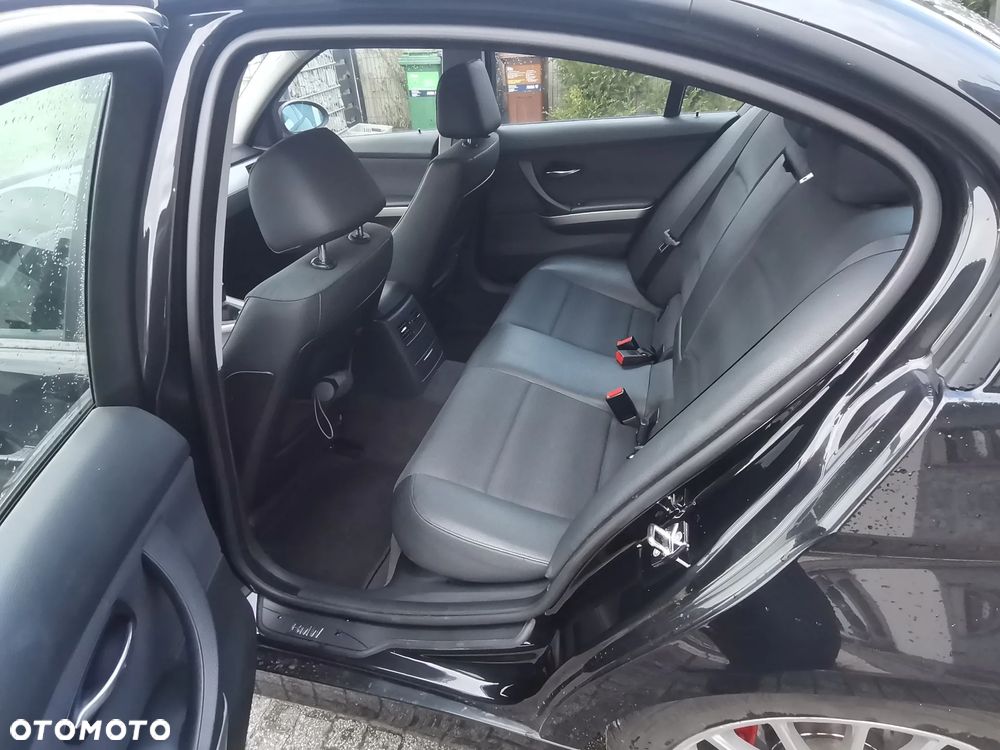 BMW Seria 3 320i - 17