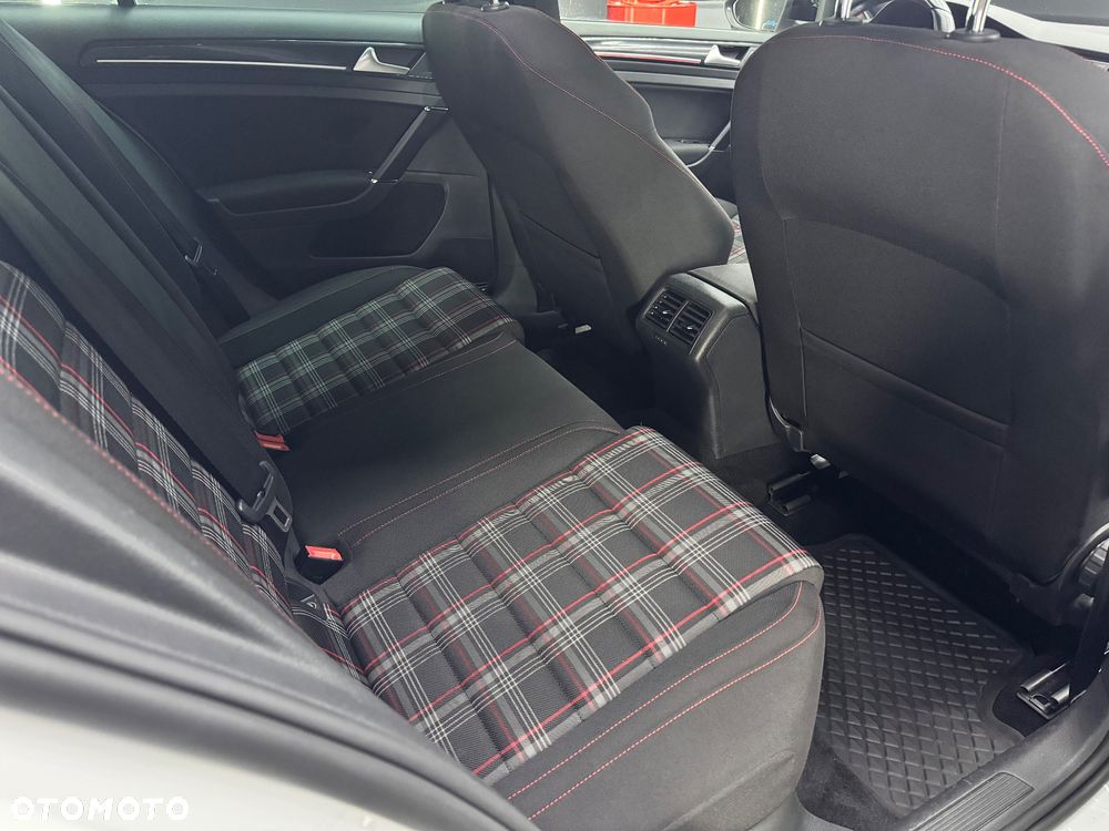 Volkswagen Golf GTI Performance BlueMotion Technology DSG - 14