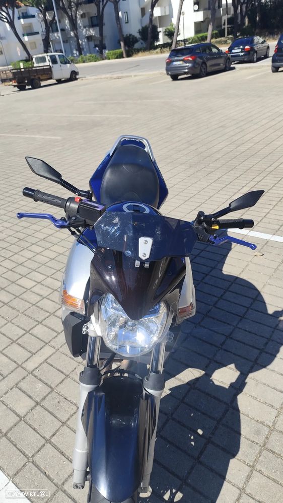 Suzuki GSR - 8