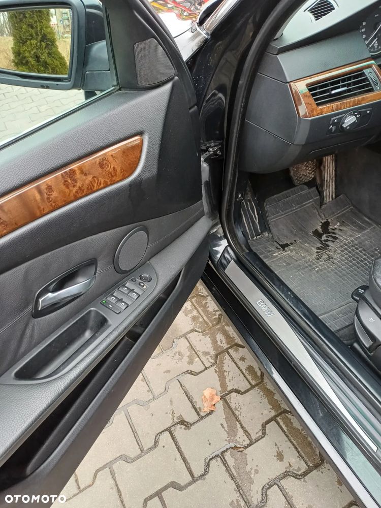 BMW Seria 5 530d xDrive - 24