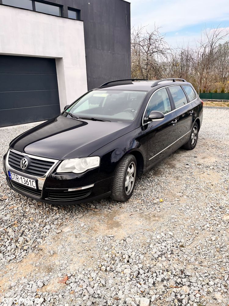 Volkswagen Passat - 1