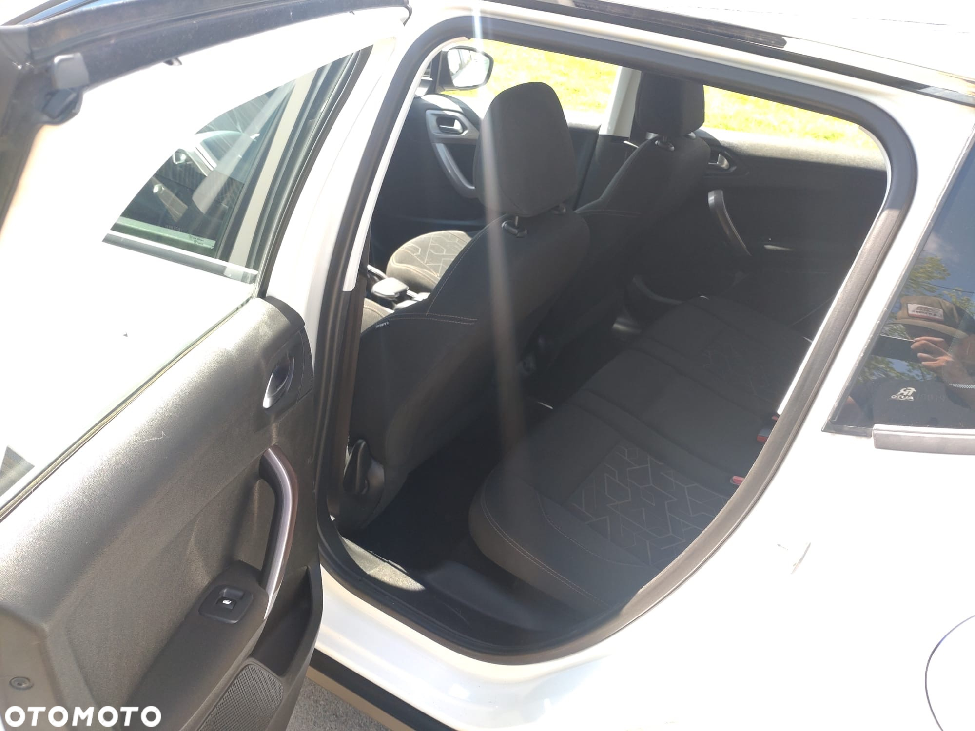 Peugeot 2008 1.2 Pure Tech Allure S&S - 22