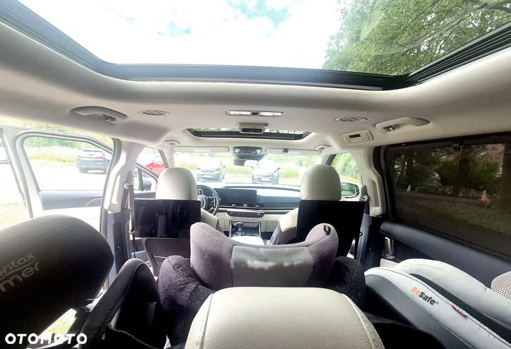 Kia Carnival - 10