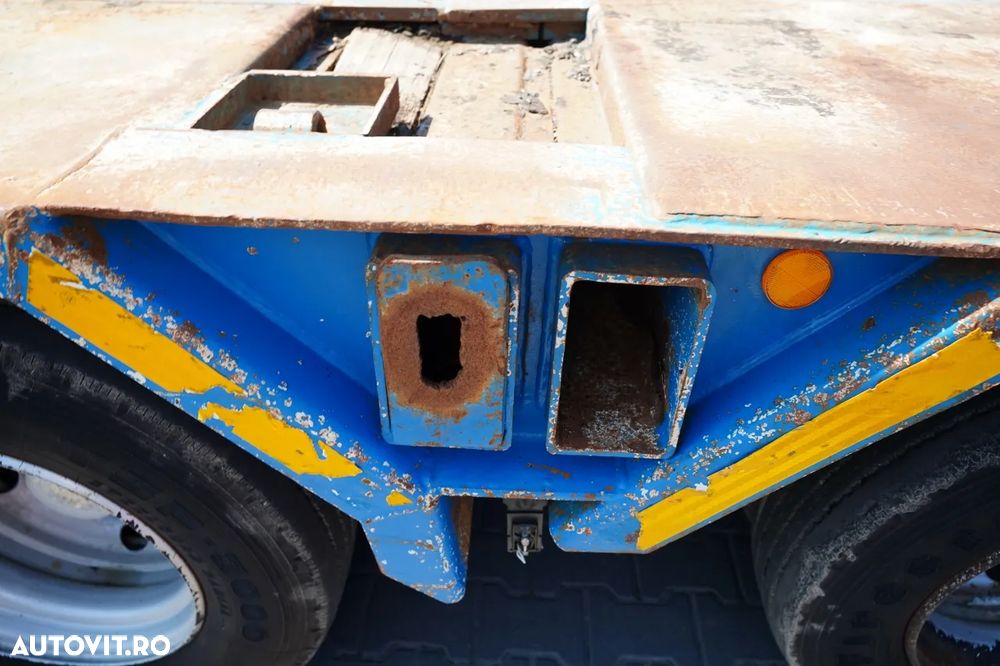 Trax / REMORCĂ JOS / REMORCĂ AUTO 15,3 M / 4 AXE (2 DE DIRECȚIE) / - 22