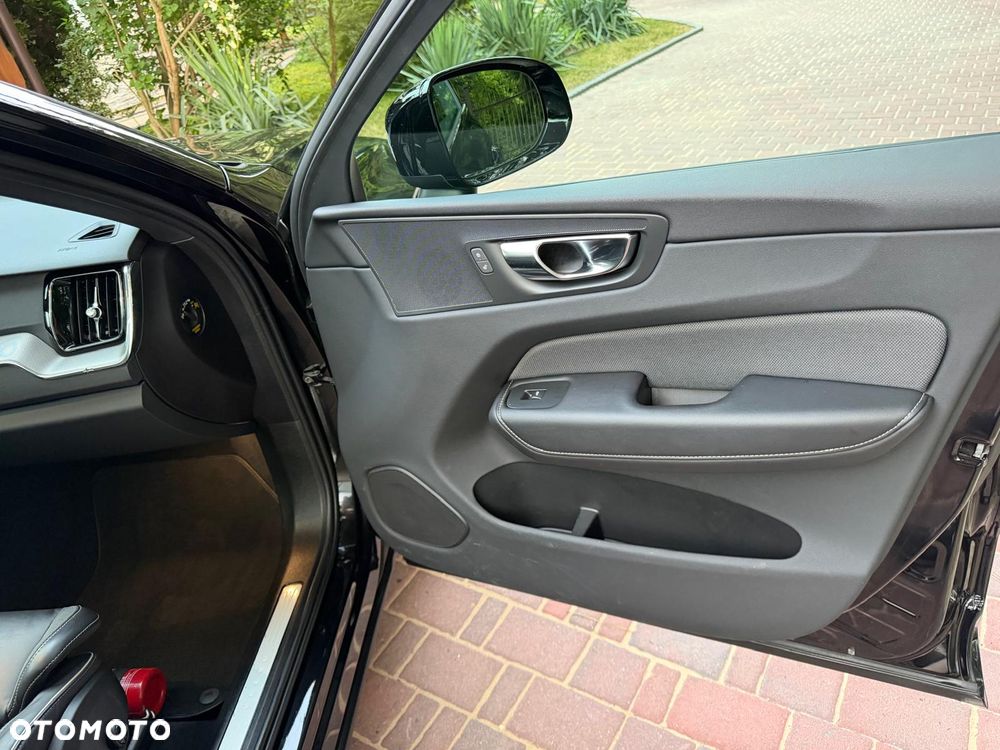 Volvo XC 60 B4 D Geartronic RDesign - 17