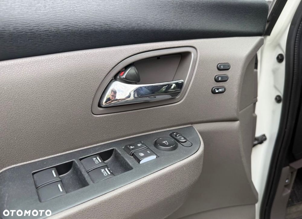 Honda Odyssey 3.5 LX - 12