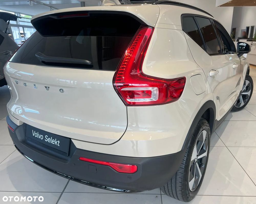 Volvo XC 40 B4 AWD Ultimate Dark - 4