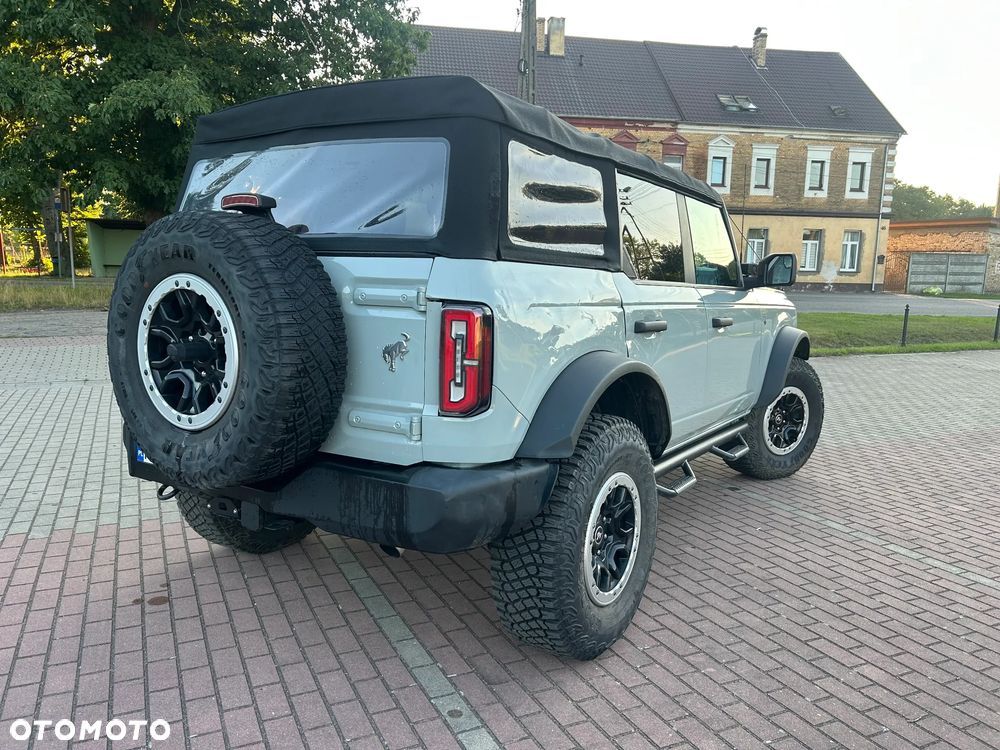 Ford Bronco - 4