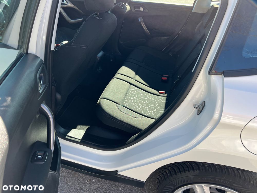 Peugeot 2008 PureTech 82 Urban Move - 23