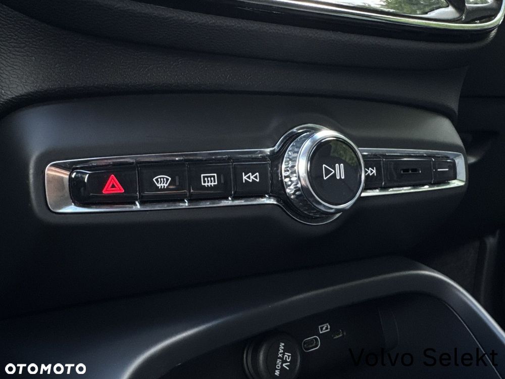 Volvo XC 40 - 25